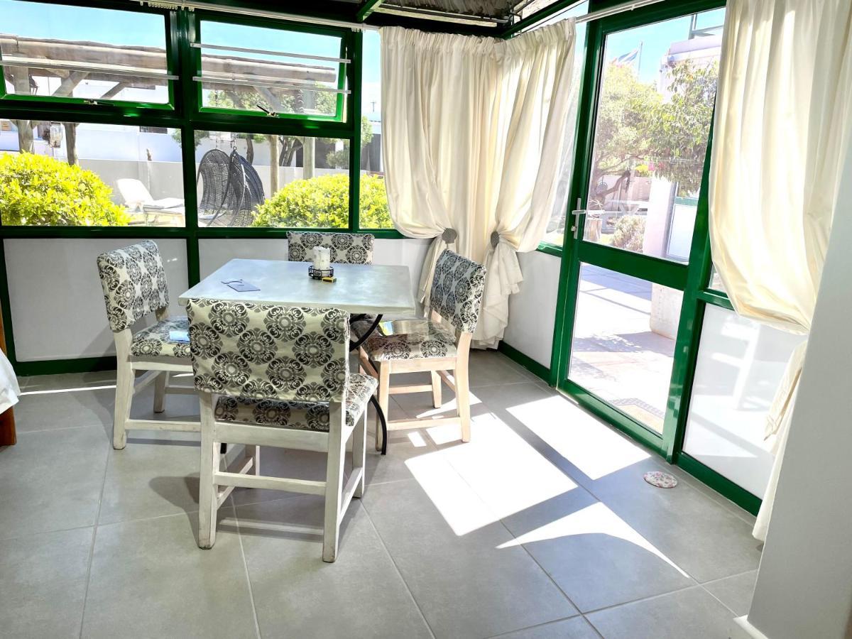 Sandra's Guest House Langebaan Extérieur photo