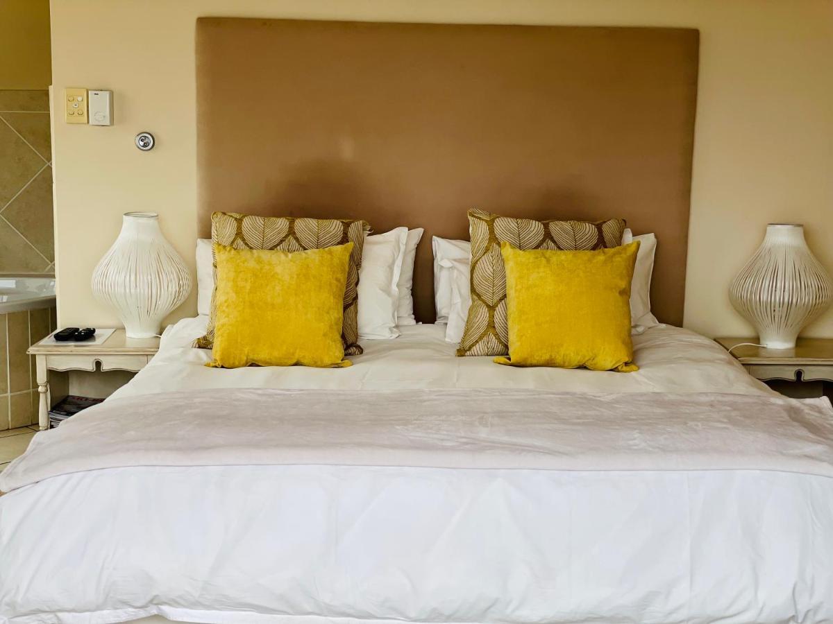 Sandra's Guest House Langebaan Extérieur photo