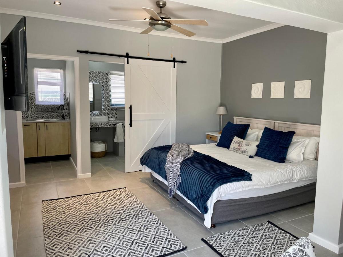 Sandra's Guest House Langebaan Extérieur photo