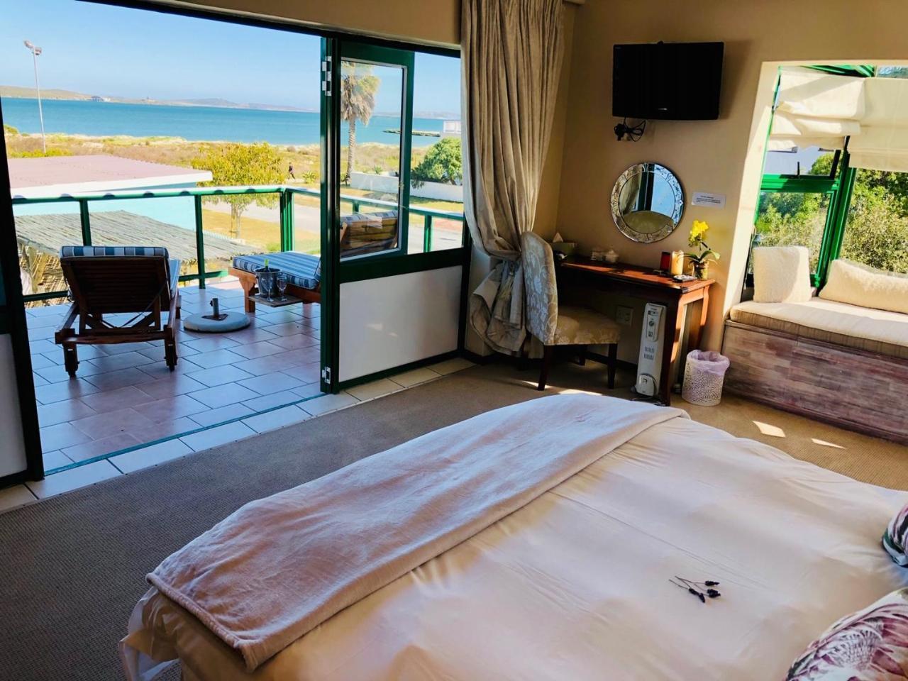 Sandra's Guest House Langebaan Extérieur photo